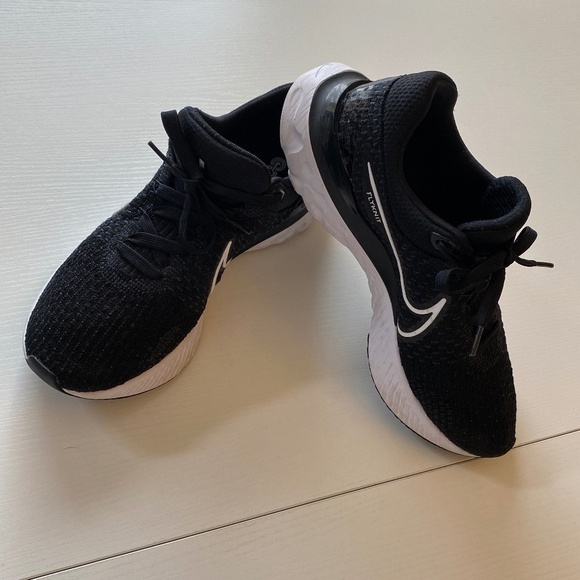 Nike React Infinity Flyknit 3 Black and White Size 11 main image 14